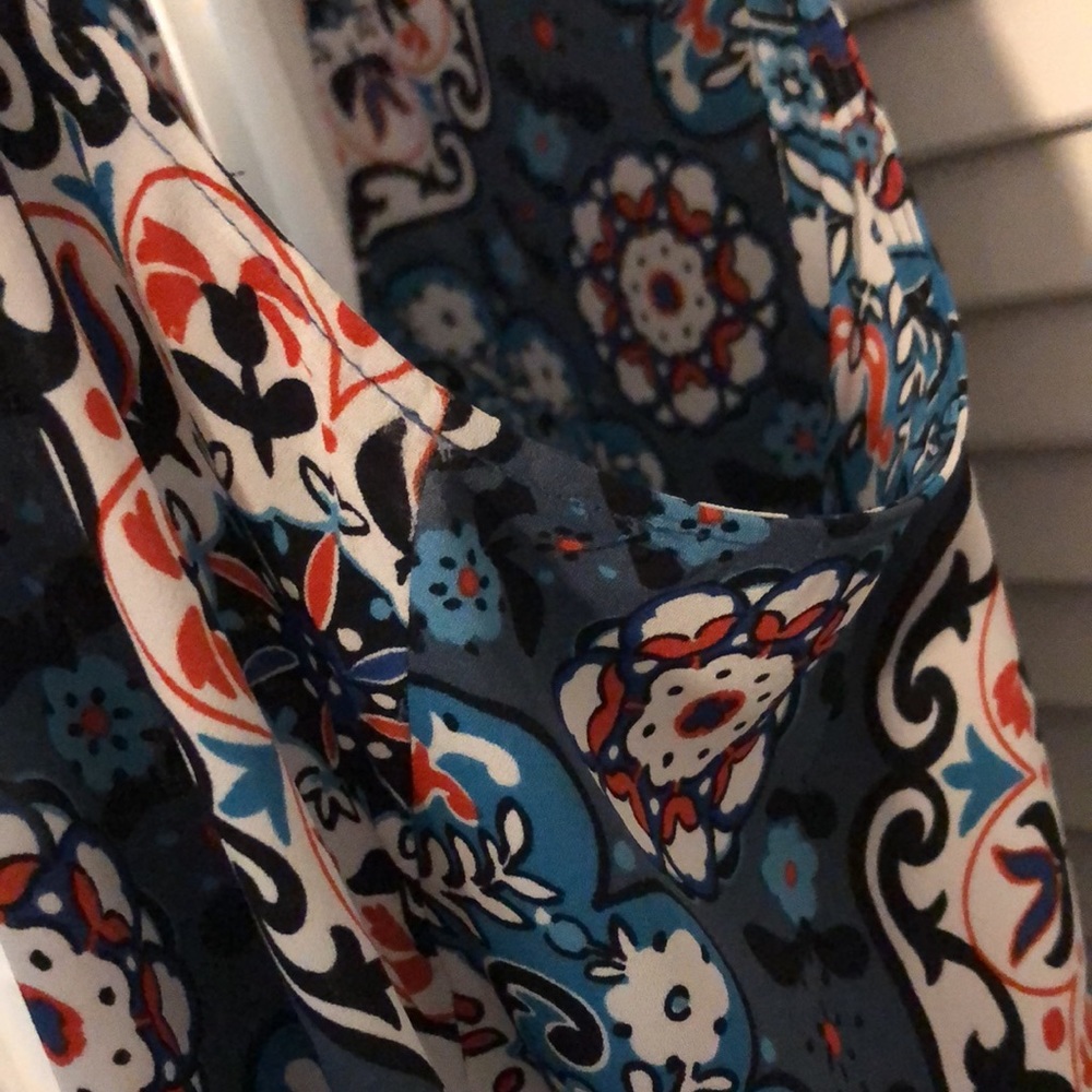 Flowy Loft Top - Picture 6 of 9